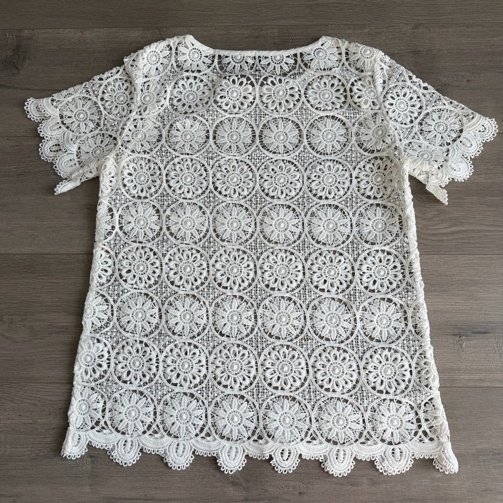 Banana Republic white crochet blouse - size small EUC - Picture 4 of 4